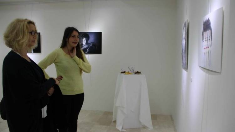 Photo Portrait Opened